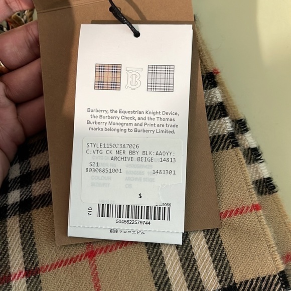 Authentic Burberry baby blanket - Picture 2 of 4